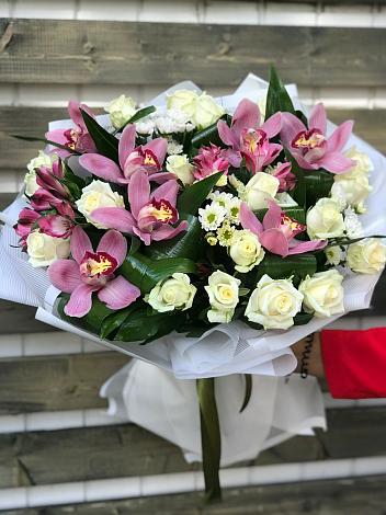 Букет цветов из: Розы и Хризантемы в Грозном