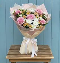 Букет цветов из:  Гвоздики, Орхидеи и Розы в Грозном