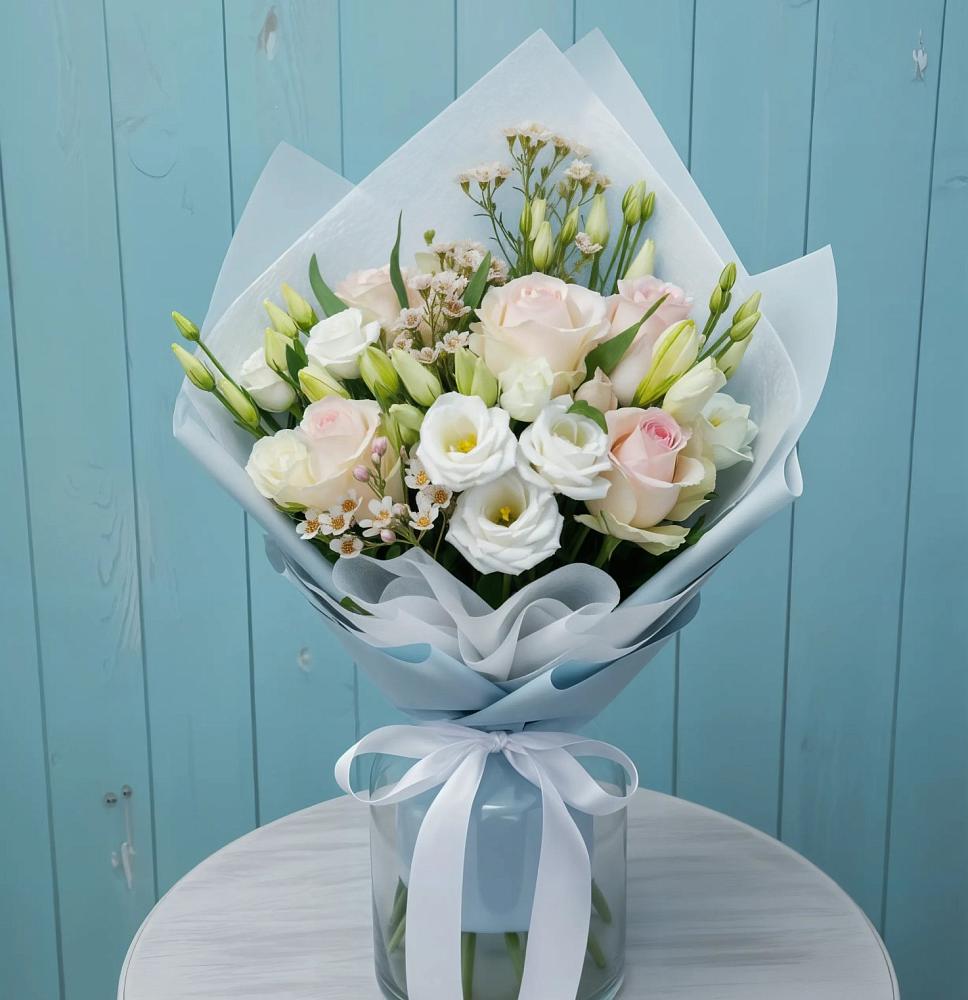 Букет цветов из: Розы и Лизиантусы в Грозном