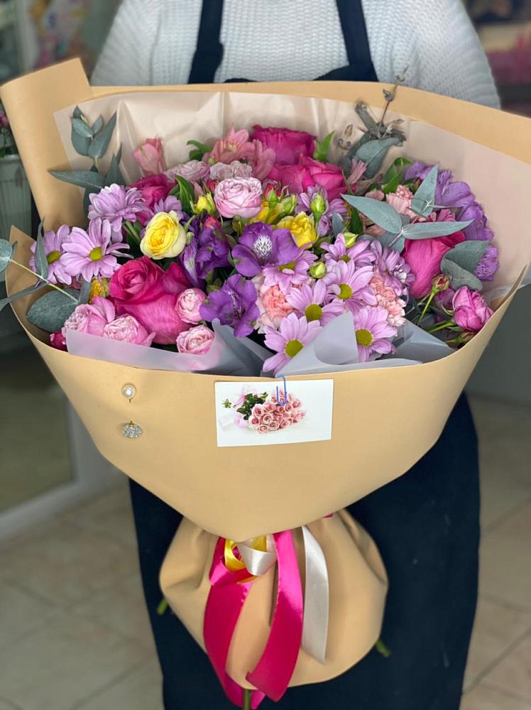 Букет цветов из: Хризантемы, Гвоздики и Альстромерии в Грозном