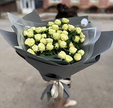 Букет Белые кустовые розы Солинеро в Грозном