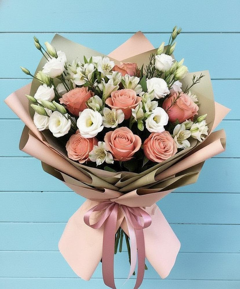 Букет цветов из: Розы, Альстромерии и Лизиантусы в Грозном