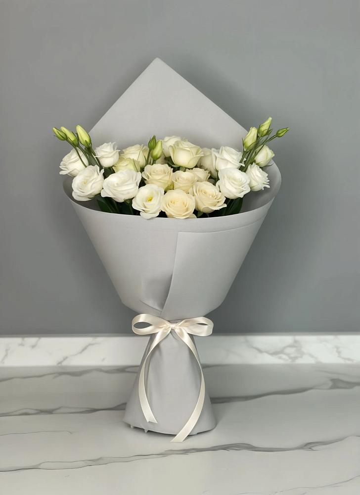 Букет цветов из: Розы и Лизиантусы в Грозном