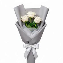 Букет 3 белые розы в Грозном