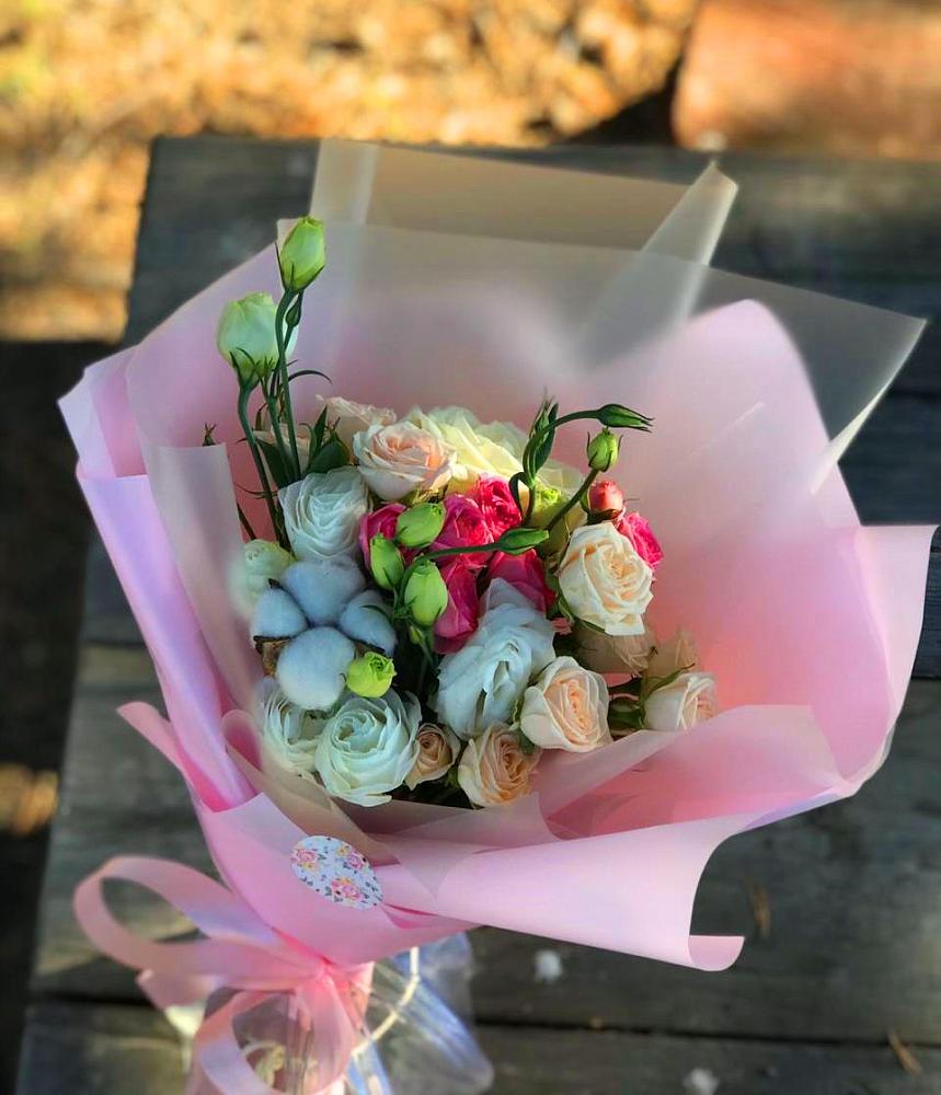 Букет цветов из: Розы и Лизиантусы в Грозном