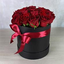 Цветочная композиция из Розы в шляпной коробке в Грозном