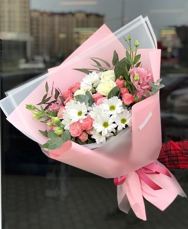 Букет цветов из: Розы, Лизиантусы и Хризантемы в Грозном