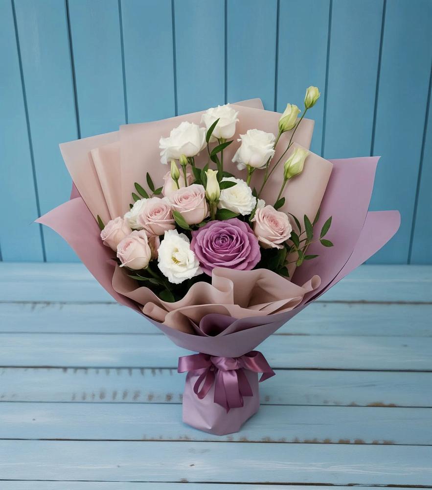 Букет цветов из: Розы и Лизиантусы в Грозном